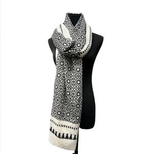PERUVIAN CONNECTION GEOMETRIC PATTERN SCARF